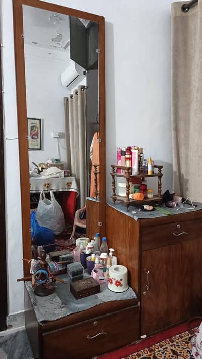 dressing table