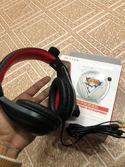 Wired Headphones with Mic – Good Condition