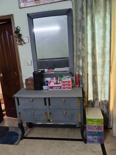 poshish double bed completely set with metr s side tables and dressing