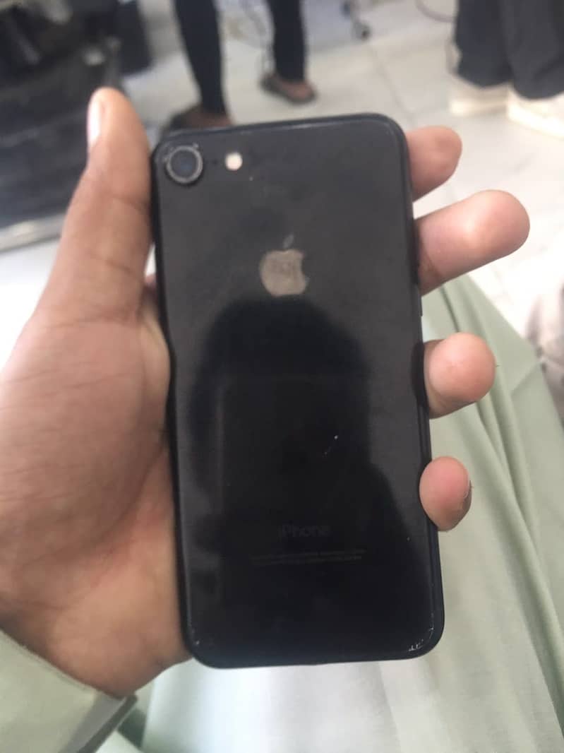 Apple iPhone 7 0