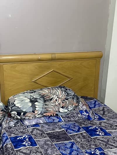 Single bed with Mattress