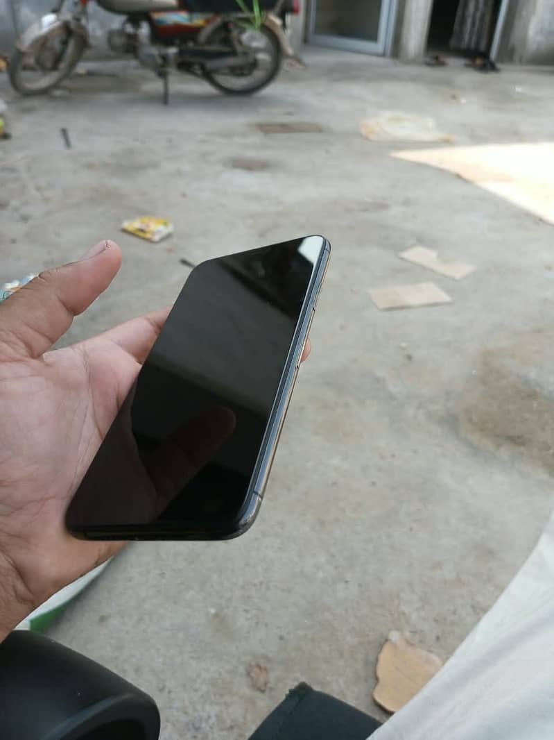 Apple iPhone 11 Pro Max 1