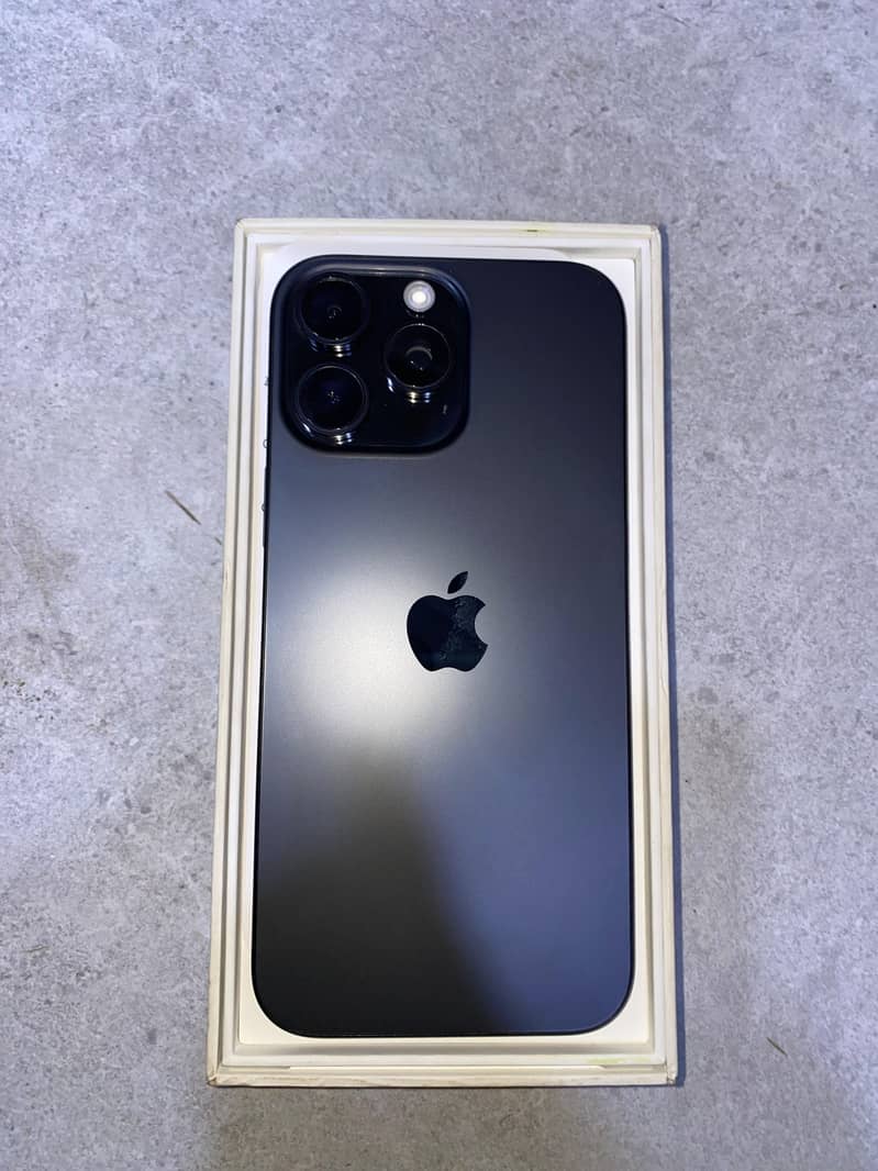 Apple iPhone 16 Pro Max 0