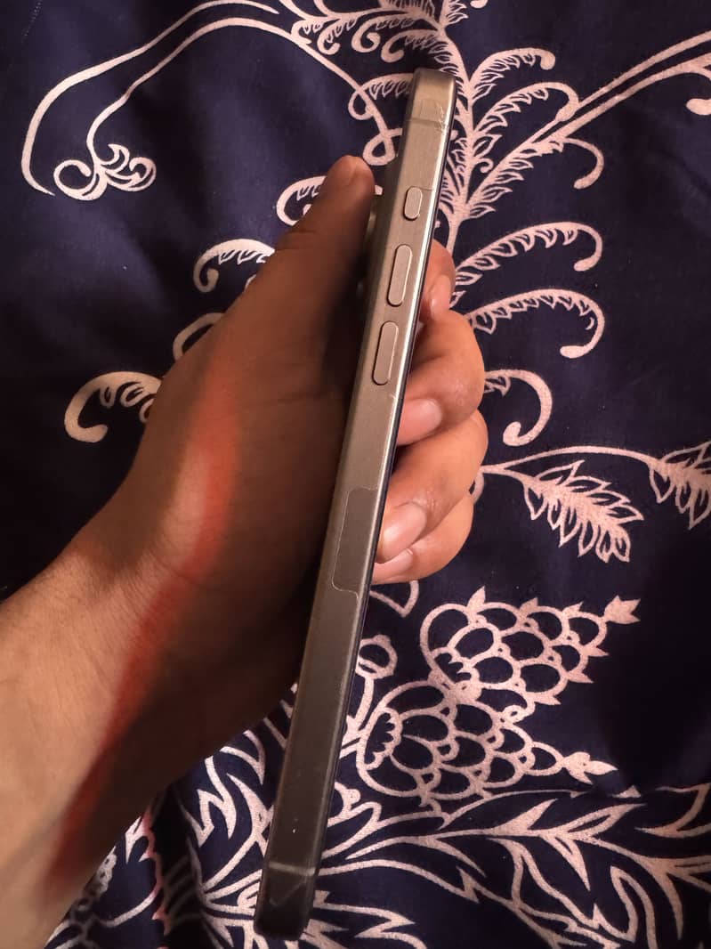 Apple iPhone 15 Pro Max 3