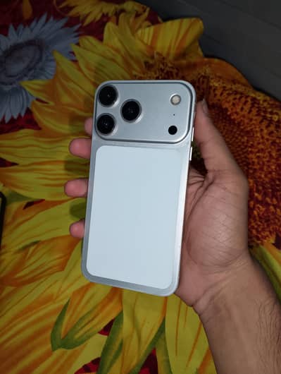 iPhone XR Convert to 17 Pro All ok 81 health 128 GB