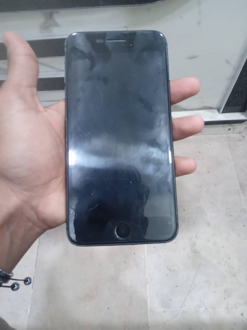 Apple iPhone 8 Plus 1