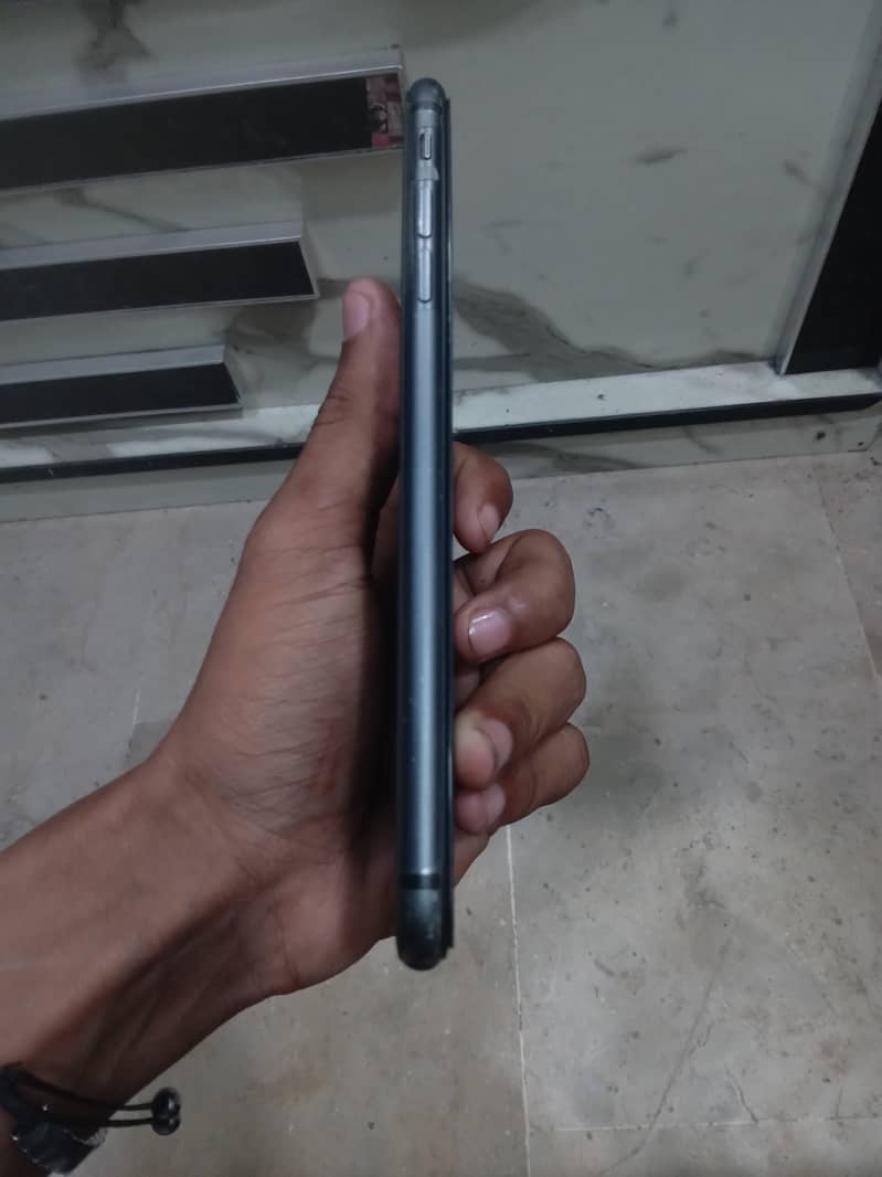 Apple iPhone 8 Plus 3