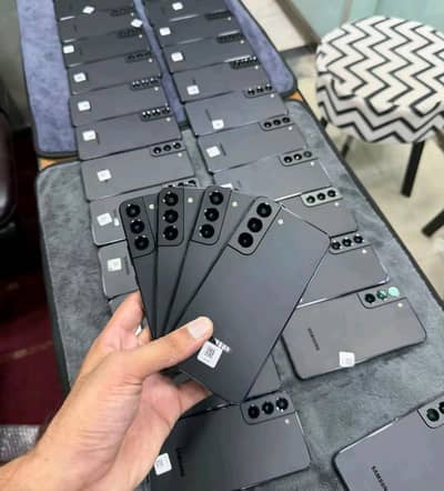 Samsung Mobile S22 8GB RAM 256 GB memory Mein PTI