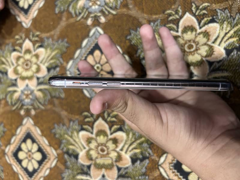Apple iPhone X 5