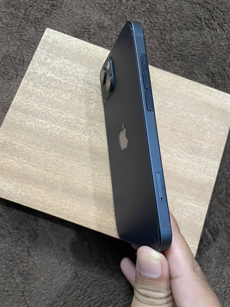 Apple iPhone 13 5