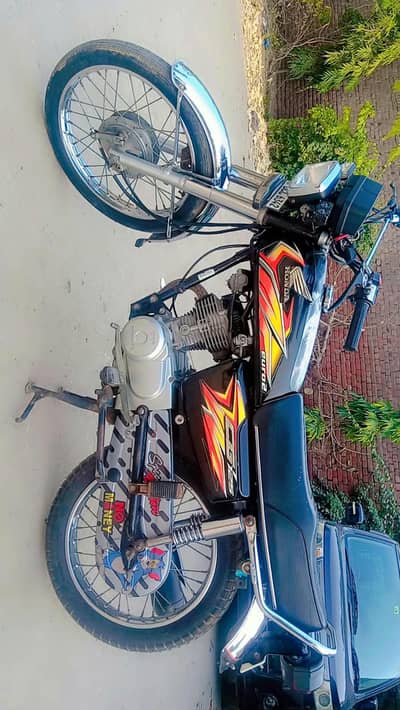 Honda 125 Black colour gift for honda lover