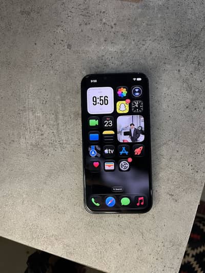 Apple iPhone 13