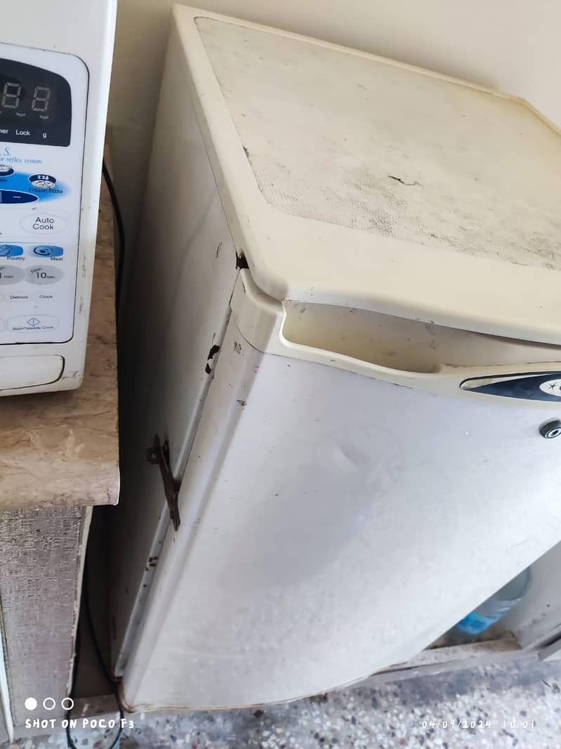 Waves Mini Fridge 1