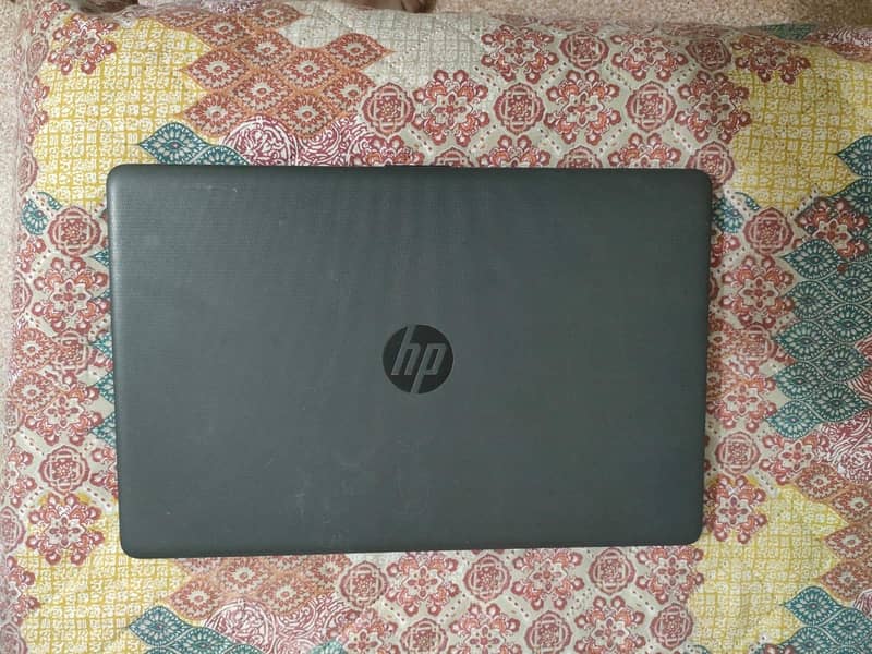 HP Rysen 5 AMD 1