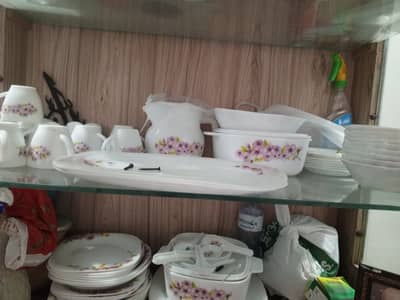 Itna heavy dinner set Kiya krna es Liye sale pi lagaya hai