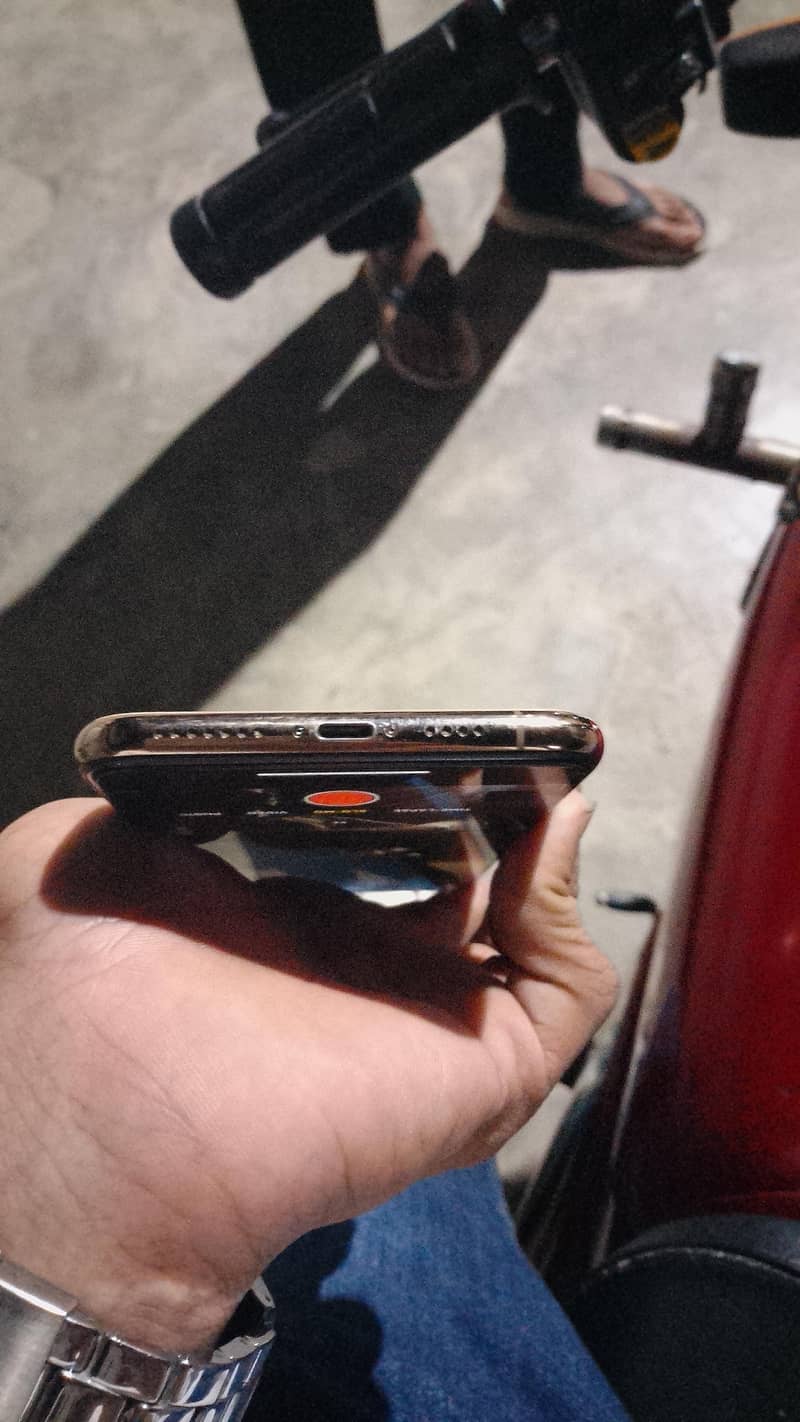 Apple iPhone XS Max 1