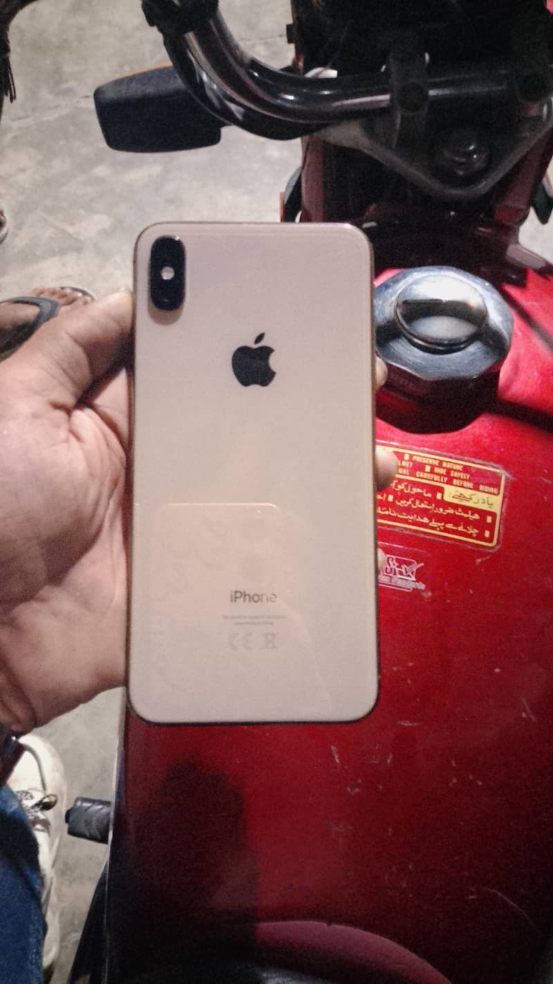 Apple iPhone XS Max 3