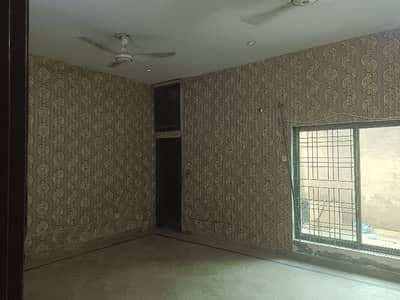 HABIB HOMES PECO ROAD 2MINT DRIVE FROM MODEL TOWN LINK ROAD 2BED ATTACHED BATH,DRAWING,BIG SIZE LAOUNGE,KITCHEN,CAR PARKING,NEAR TO MAIN ROAD,READY TO SHIFT,