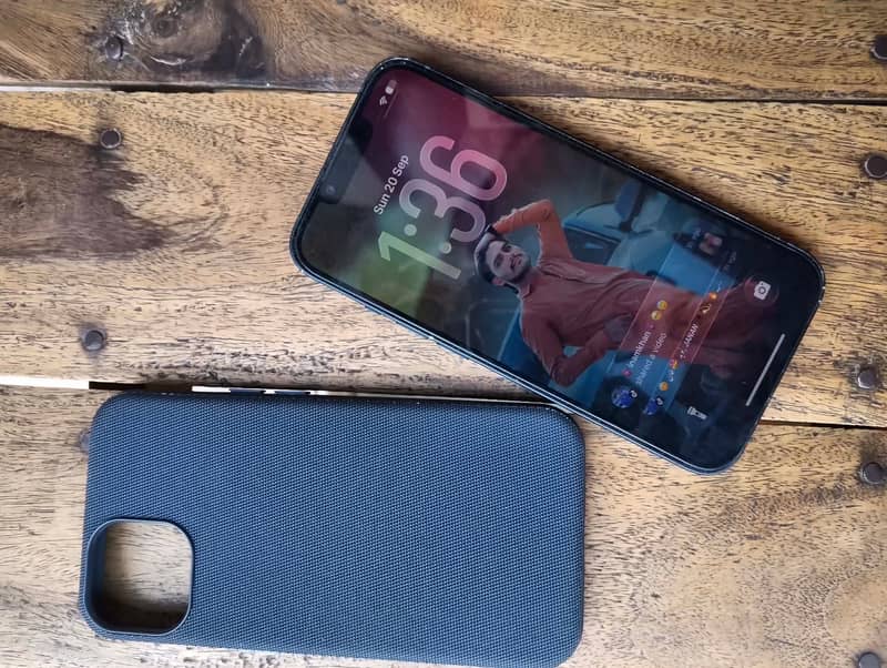 Apple iPhone 13 0