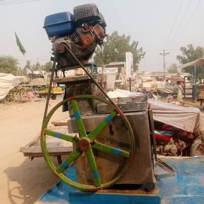 Sugar cane juicer machine
