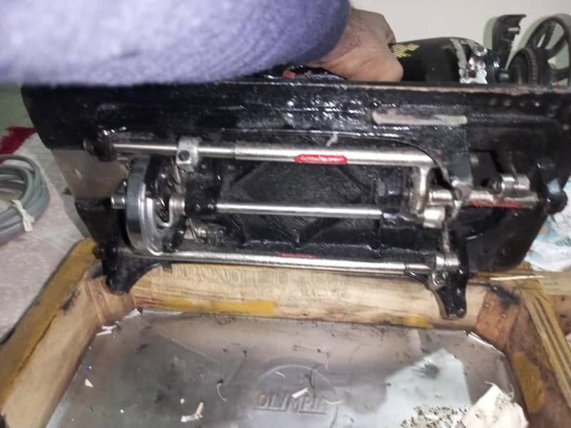 Olypmia link motion sewing machine 1