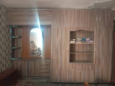 complete wardobe  with modern dressing and complete room's peling