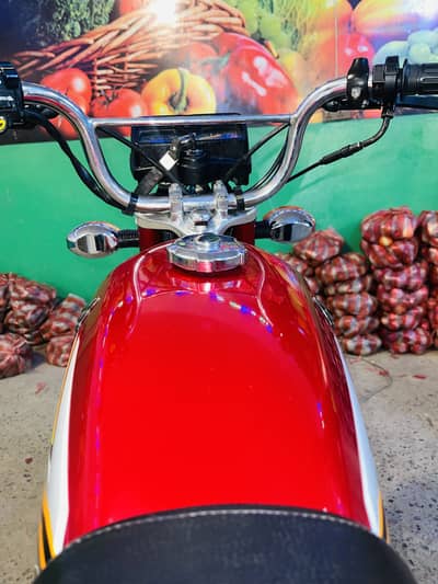 Condition 10/10 saf bike ha isb registered hain single hand use
