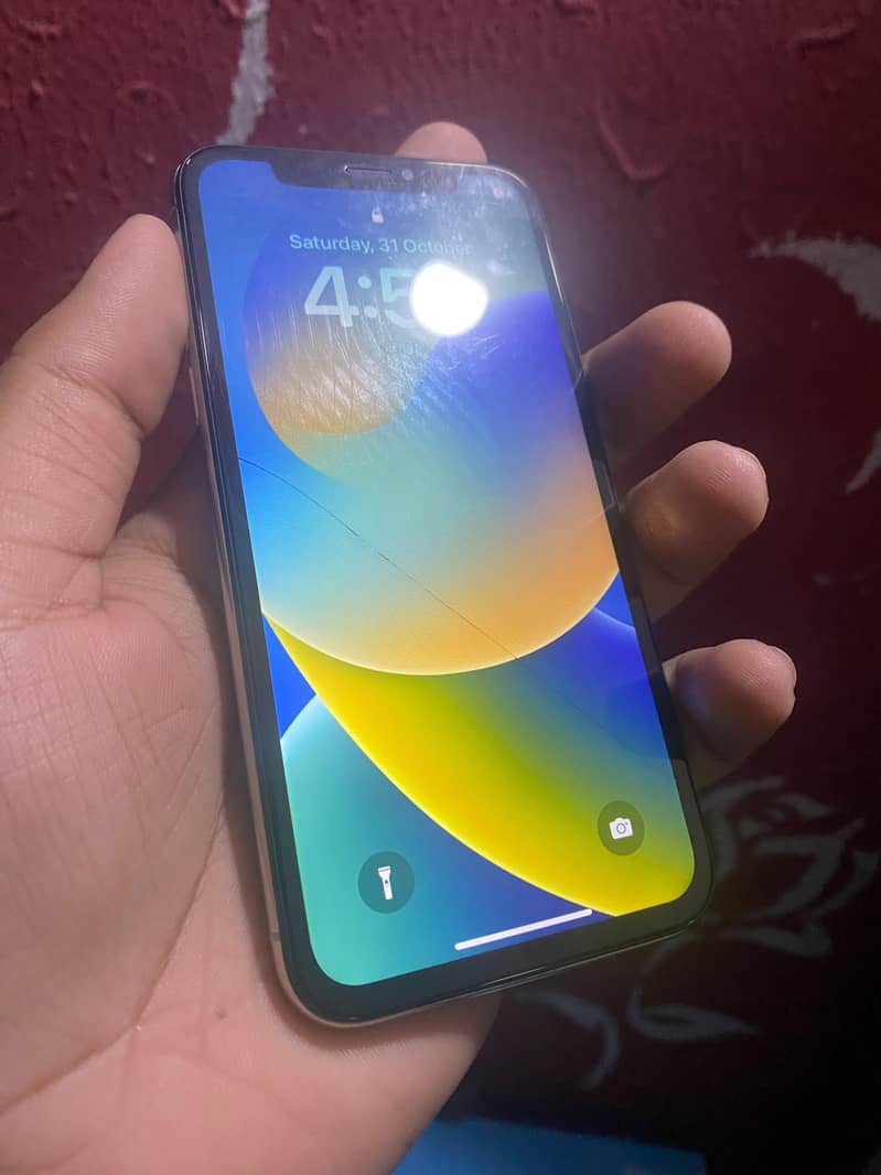 Apple iPhone X 4