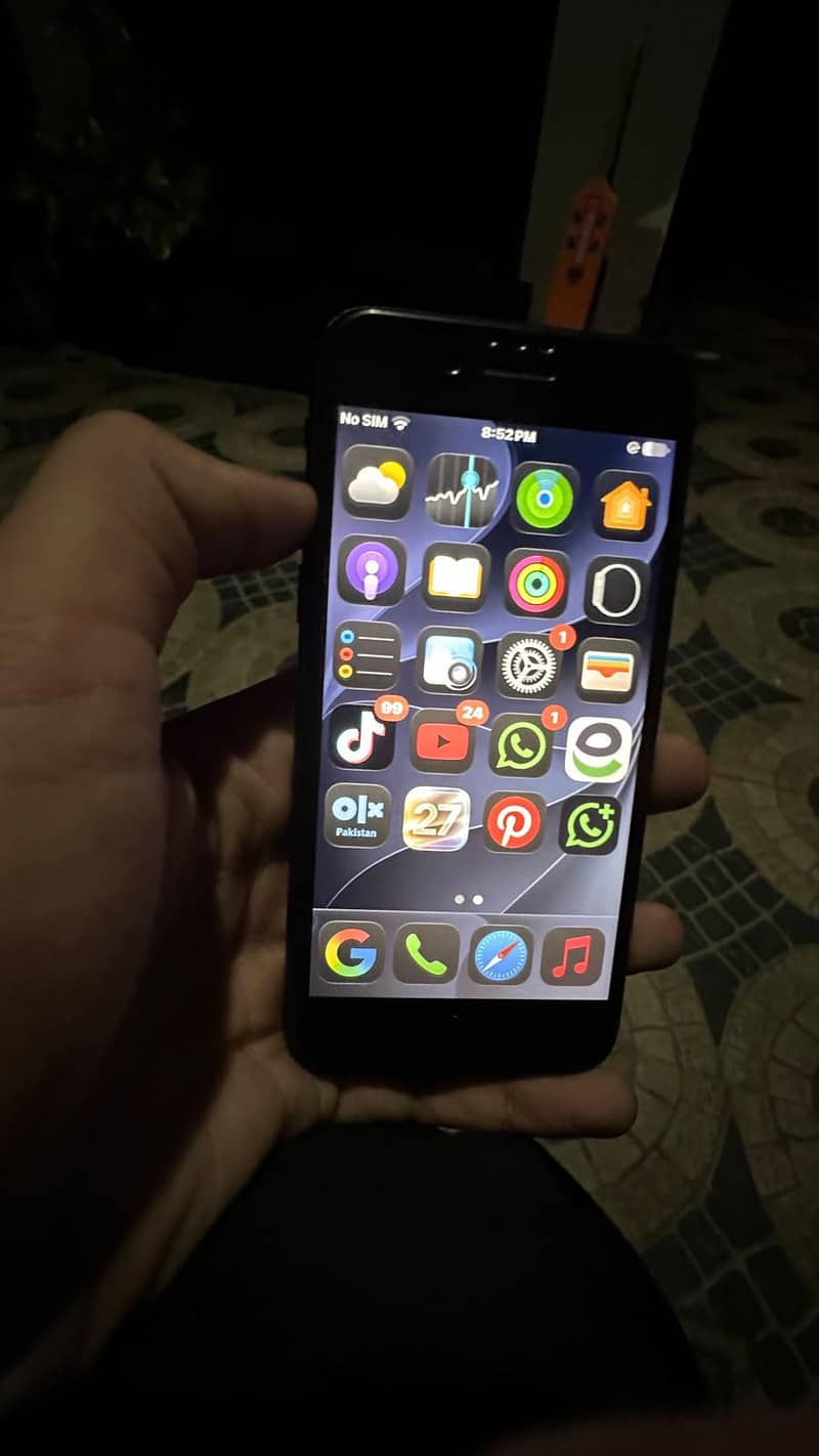 Apple iPhone SE 6