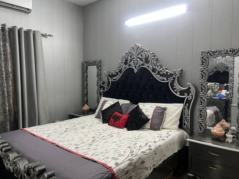 Bed and dressing table 0