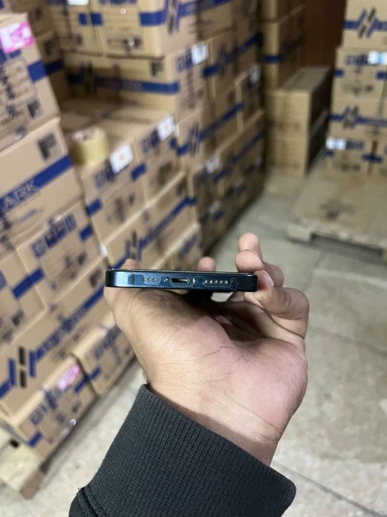 Apple iPhone 13 1