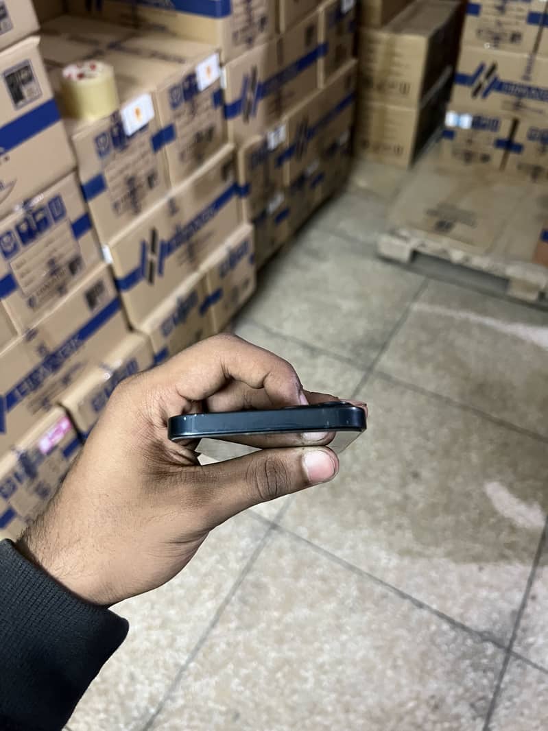 Apple iPhone 13 5