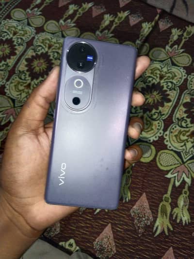 Vivo V40