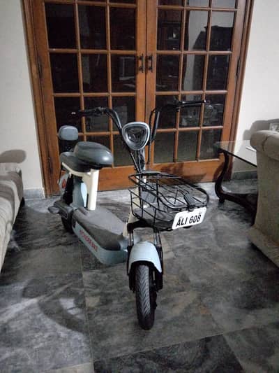 Metro E Scooty