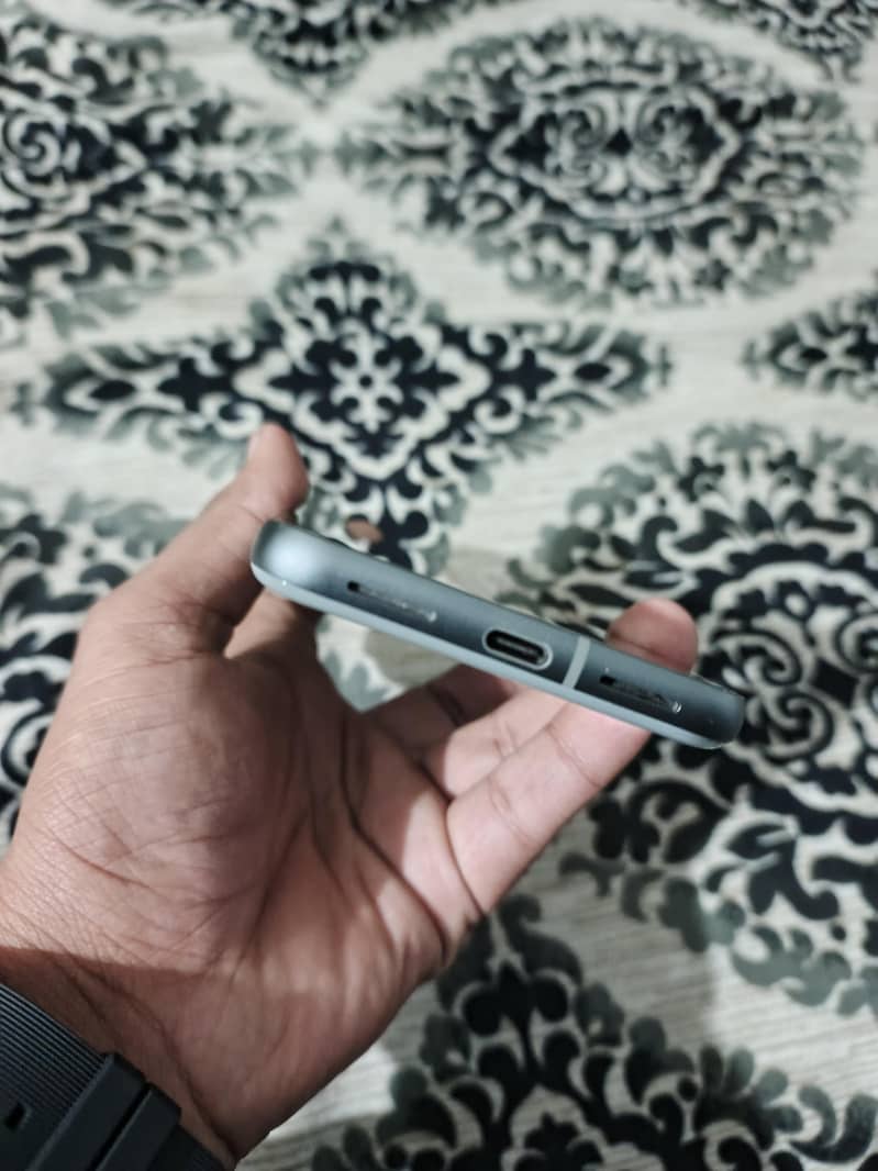 Google Pixel 8 5