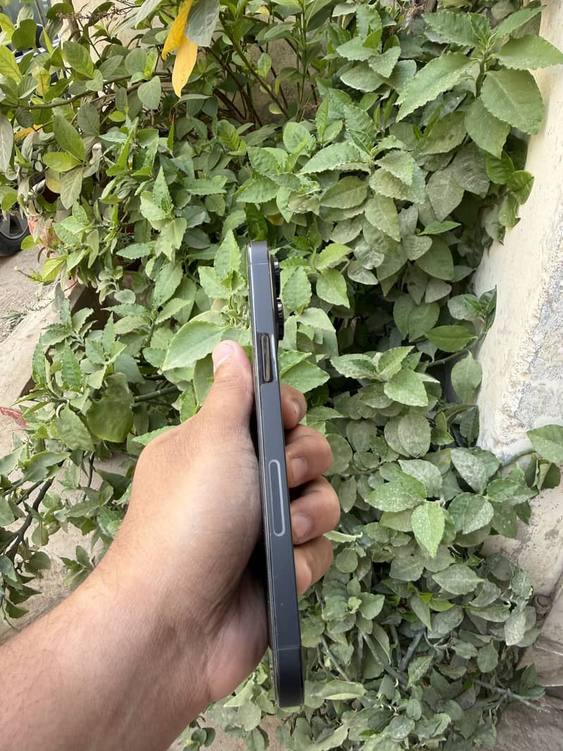 Apple iPhone 14 Pro Max 1
