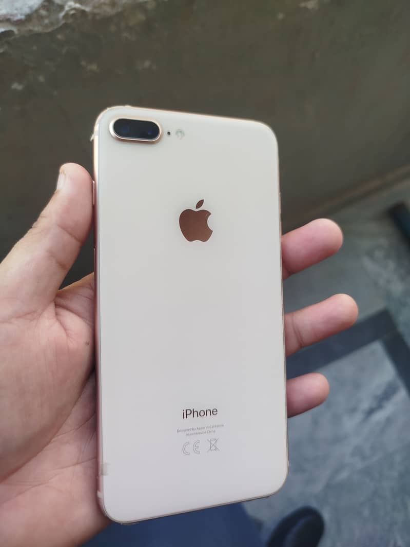 Apple iPhone 8 Plus 1