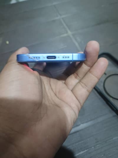 Apple iPhone 16