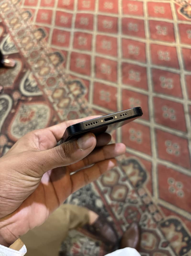 Apple iPhone 13 1