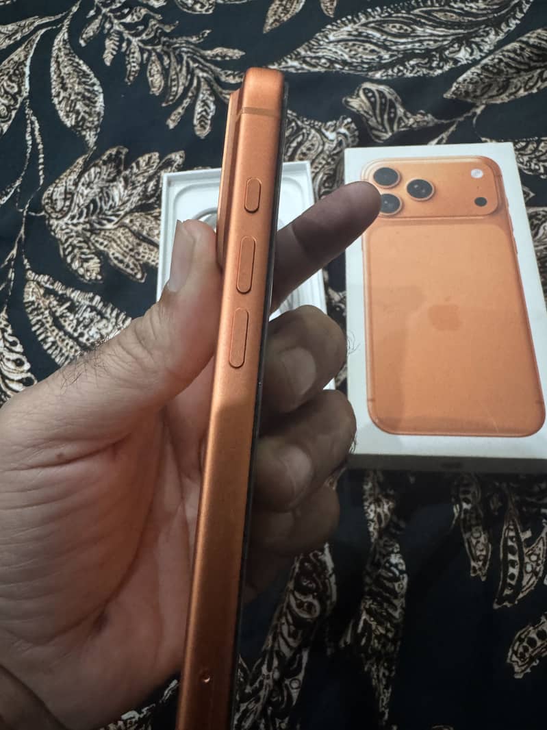Apple iPhone 17 Pro Max 1