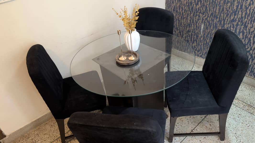 4 seater dining table 0