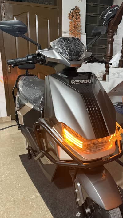 REVOO C-35 YOUNG LITHIUM BATTERY