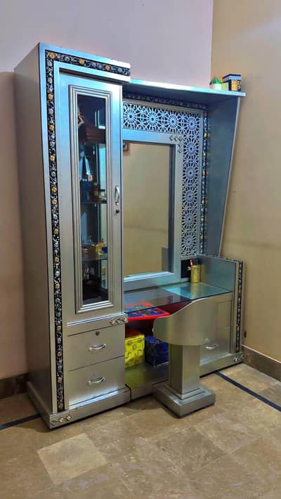 Dressing Table with Chair !!