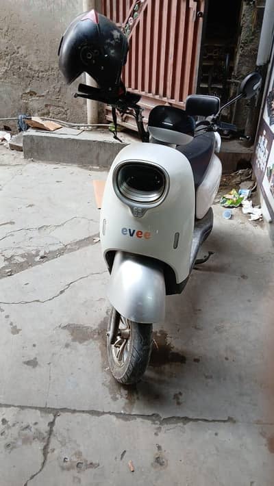 Evee Nisa Electric Scooty