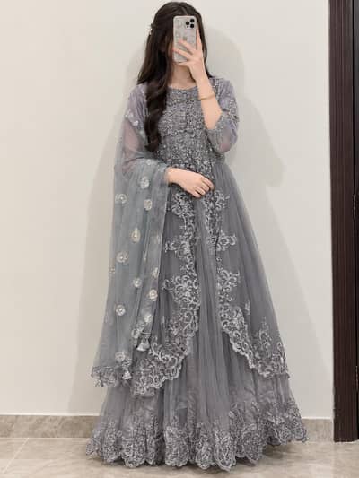 Elegant grey maxi with embroidery