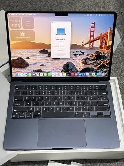 MacBook Air M3 13” 8/256 100%health 272cycles Midnight