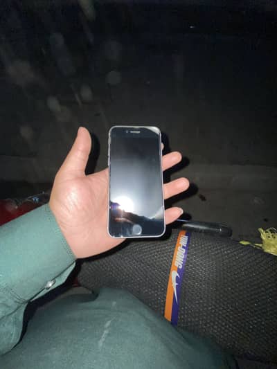 Apple iPhone SE