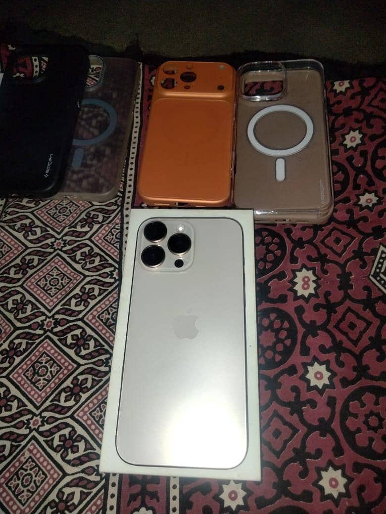 Apple iPhone 16 Pro Max 0