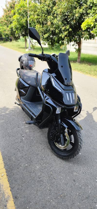 Evee sqube Black New 1 month used