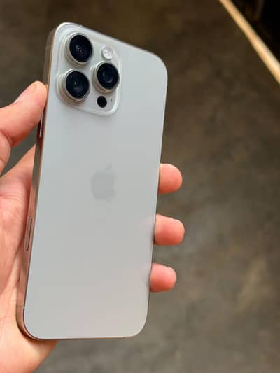 Apple iPhone 16 Pro Max